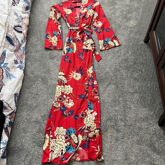 NWOT Pretty Little Thing Maxi - Picture 2 of 8